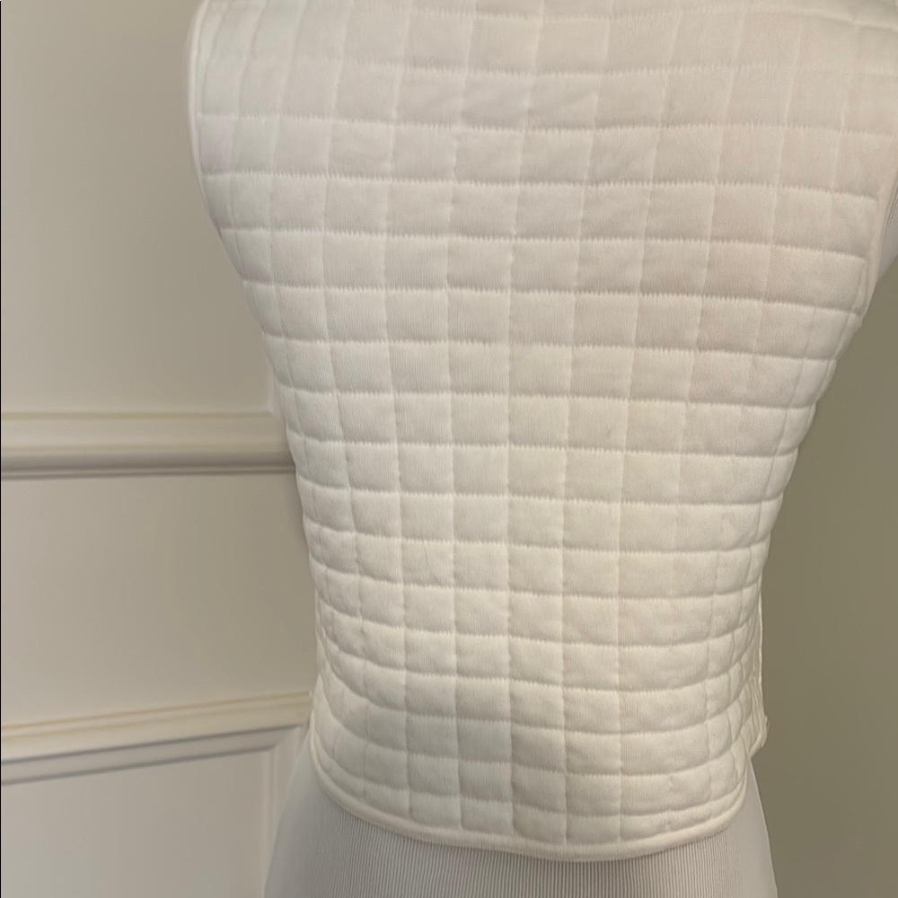CHANEL Cream Quilted Sleeveless Crop Top - Picture 7 of 10